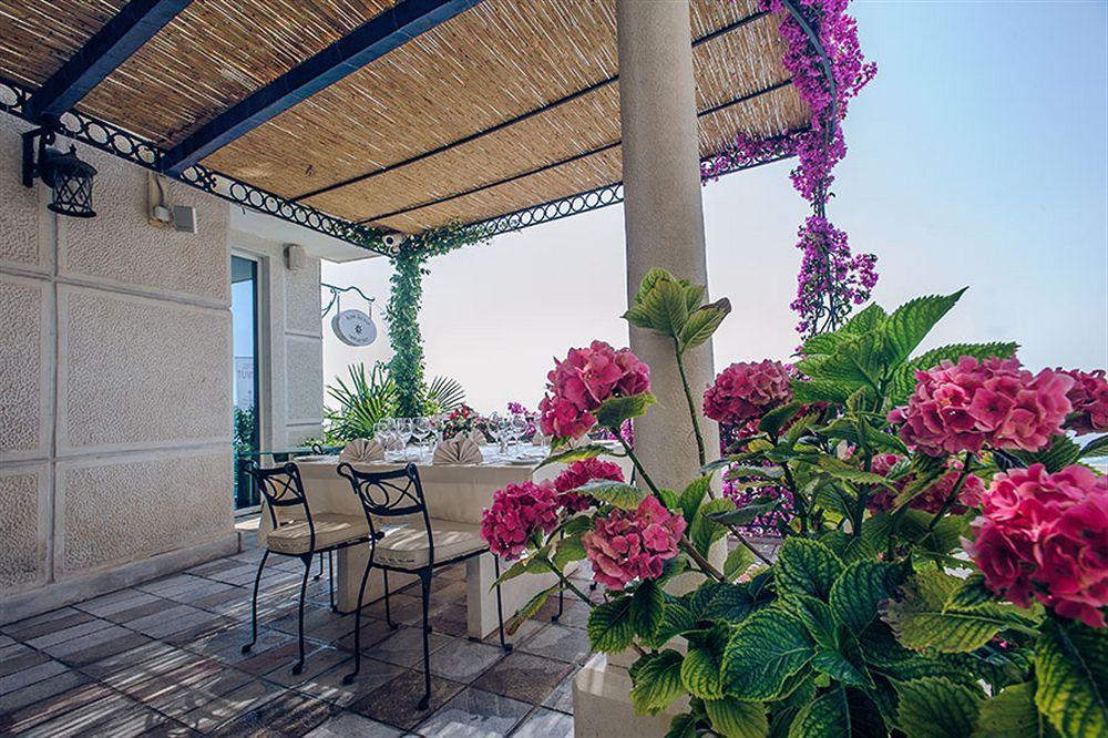 Hotel Azimut Светі-Стефан Екстер'єр фото