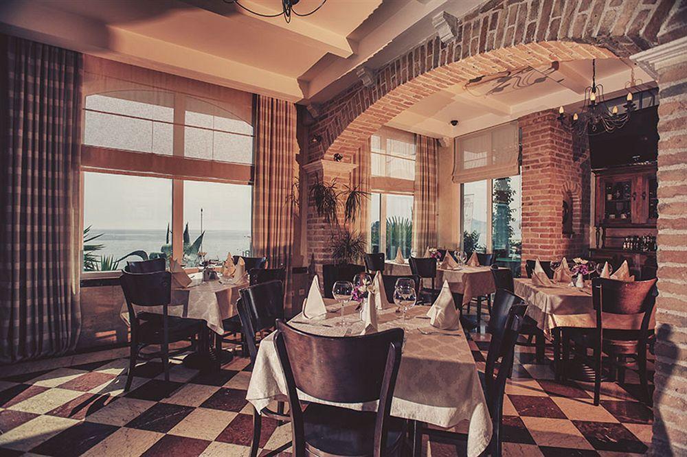 Hotel Azimut Светі-Стефан Екстер'єр фото